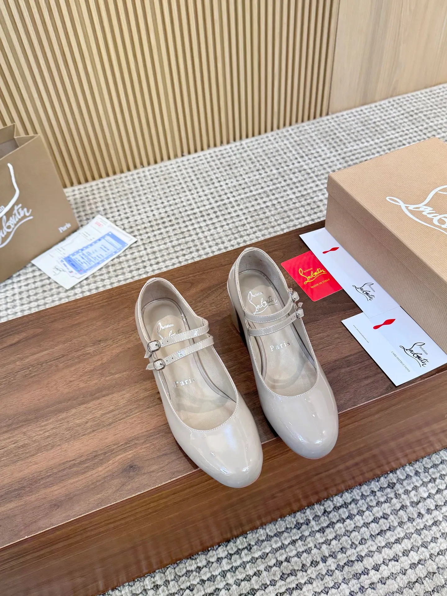 👟👟Ex-factory price 480👟👟 Genuine leather sole +40 Year-round shipment💝Christian Louboutin CL👠 "Patent Leather Series" Noble and luxurious, real blingbling✨ Real materials, all customized by the pattern maker, and the materials are made of original customized materials to achieve the taste of the original 6 color options💍Upper: Imported👉cow patent leather💪 Lining: Sheepskin foot pad/lining Size: 34-40.41.42 Heel height: 6.5cm